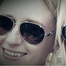 Dee Burke (@deembarrett)