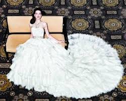 Yumi Katsura Created This 8 5 Million Dollar Wedding Dress In 2006 The Base Fabrics Us Expensive Wedding Dress Most Expensive Wedding Dress Gold Wedding Dress