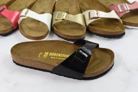 Wie reinigt man Birkenstock Sandalen?