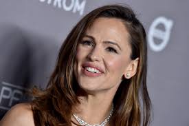 And jennifer garner enjoyed some quality family time with her daughter violet, 15, as they ran errands in santa monica on. Jennifer Garner Checks In On Construction Of Her New L A Home Architectural Digest