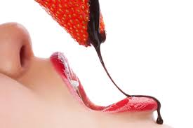 8 Fun Foods To Use In Bed
