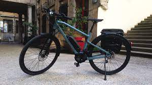 Nos vélos sont distribués dans le monde par un réseau de revendeurs et magasins de vélos spécialisés. Test Du Moustache Friday 28 3 Le Velo Electrique De Ville Parfait