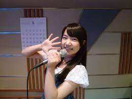 アイドルカレッジの石塚汐花さんって？: ネコとにわあそび