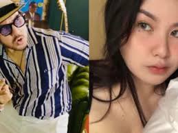 Hal 2 : Putri David Naif yang Cantik, Bersuara Merdu, Jago Musik- Melukis