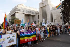 החל מהשעה 13:00, המשטרה תסגור את רחובות הצעדה וכן מסביב. Thousands March In Sombre Jerusalem Pride Parade