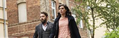 Im neuen «tatort» aus weimar türmt jürgen vogel als mutmaßlicher frauenwürger mit fast unaussprechlichem namen aus dem maßregelvollzug. Ulmen Tschirner Und Erfundene Autoren Weimar Tatort Wird Wieder Zum Erfolg Quotenmeter De Mobile