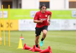 Julian baumgartlinger plays for other european teams team bayer leverkusen and the austria national team in pro evolution soccer 2021. Leverkusen Fast Track Baumgartlinger For Return To Action