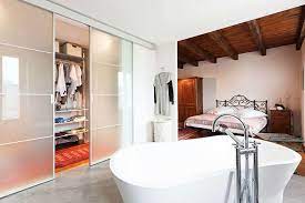 Une chambre, une salle de bains attenante, et même un dressing, vous signez immédiatement ? 40 Suites Parentales Magnifiques Pour Trouver L Inspiration