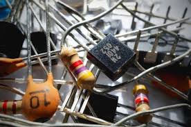 Similar to other transistors they also have 3 pins and their pin configuration is shown in the image above. Belajar Mencari Persamaan Transistor Soldiradem Blog