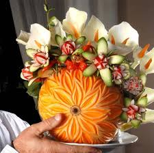 Obst Und Gemuse Schnitzen 93 Ideen Und Anleitungen Fur Anfanger Kurbis Schnitzen Blumen Gemuseschnitzen Und Obst Schnitzarbeiten