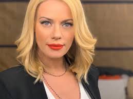 Ένα καρέ, οκτώ διαφορετικά χτενίσματα! H Zeta Makrypoylia Me Kastana Mallia Nai H Oxi Omorfia Eidhseis
