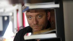 Dennis Lehane: «Tener dinero no da derecho a despreciar a quien no lo tiene»