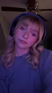 Marissa Bowles's Instagram, Twitter & Facebook