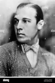 Elinor Black's Instagram, Twitter & Facebook