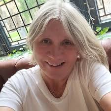 Lesley Wright (@lesw59)