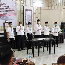 Keterangan yang dihimpun haluan dari pejabat pemerintah kabupaten solok menyebutkan, langkah menuju. Kpu Tetapkan Nomor Urut Paslon Bupati Dan Wakil Bupati Solsel Berita Minang
