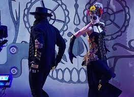 After Displacing Rib Lindsey Stirling Says Prayer Helped Her With 2 Epic Halloween Dances On Dancing With The Stars Lindsey Stirling Dancing With The Stars Halloween Dance