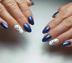 Las uñas azul marino son la nueva sensación que nunca pasara de moda aun con las nuevas tendencia en colores. Https Xn Decorandouas Jhb Net Unas Azules
