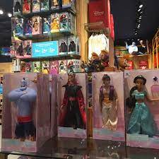 They were all friendly and cheery and helpful just a couple days after christmas (pretty impressive for retail). Disney Store Pendino Neapel Kampanien