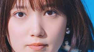 本田翼 アマノ新cmで青空の下 世の中の声 に耳をすます 白いシャツワンピを風になびかせ 毎日キレイ アマノ 青空 顔