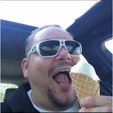 Daniel Vitti's Instagram, Twitter & Facebook