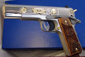 Jhonnie walker etichetta rossa e oro in condizioni perfette. Colt El Grito 38 Super Talo Distributors Inc