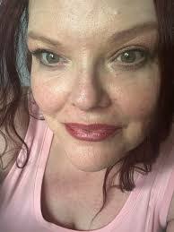 Melissa Firestone's Instagram, Twitter & Facebook