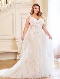 I Like The Way This Dress Fits Her Shape While Also Looking Slimming Plus Wedding Dresses Plus Size Wedding Gowns Bridal Dresses