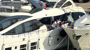 Once your boat has stopped moving forward, you can put it in neutral. Wind Docking Hd Youtube