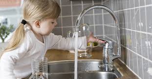 Dans la grande majorité des cas, l'eau de votre robinet est tout à fait potable. Pourquoi Et Comment Tester L Eau Du Robinet