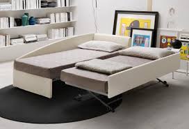 Come per il letto stacks and stacks, anche in questo caso il sottoletto presenta diversi cassetti ma in numero. Secondo Letto Estribile Letto Singolo Con Letto Estraibile Camera Con Divano Letto Divano Letto