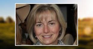 Lori Lavelle's Instagram, Twitter & Facebook