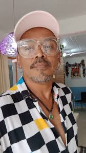 Aqui no Atelier CORES DE REIS é pura arte, você será bem recebido por mim  Márcio Reis ( @mreis1972 ) e pelo Edimilson ( @edimils1) e sempre terá uma  boa música de fundo, como essa de Maricotinha ...