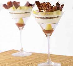 Recette Tiramisu Aux Poires En Suspension De Chocolat Tiramisu Aux Fruits Tiramisu Des Fetes Galbani