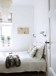 Looking for cheap bedroom ideas for small rooms? Small Bedroom Decorating Ideas On A Budget
