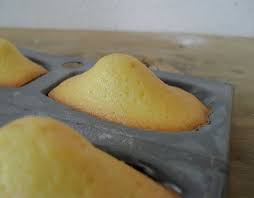Recette De Madeleines De Grand Mere La Recette Facile Recette Madeleine Recette Recette Facile