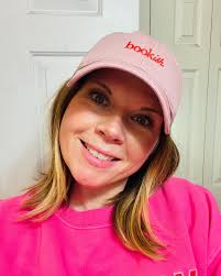 Books Are Chic (@booksarechic) • Instagram photos and videos