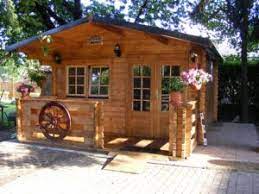 Le casette in legno abitabili sono la scelta logica, quasi obbligatoria, per chi voglia realizzare una struttura di qualità e a risparmio energetico, senza case modulari in kit di montaggio, in alcuni casi pronte in 30 giorni, sono la soluzione veloce ed efficiente per chi ha optato per le casette in legno. Casette In Legno Abitabili I Vantaggi