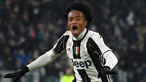 Sustantivo de género exclusivamente masculino, que lleva los artículos el o un en singular, y los o unos en plural. Cuadrado Rejoint Definitivement La Juve
