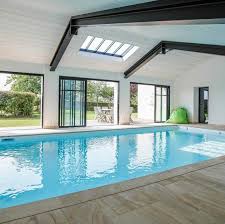 On Adore Cette Piscine Installee A L Interieur De La Maison Avec Ce Toit En Poutres Une Belle Inspiration Qu En Pensez Vous In 2020 Outdoor Decor Outdoor Home