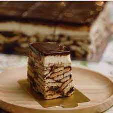 Kek batik indulgence, yg mempunyai 3 lapisan iaitu lapisan kek batik, lapisan cheese dan coklat ganache. 7 Resepi Kek Batik Viral Mudah Dan Cepat