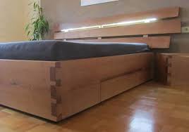 Detail Indirekte Beleuchtung Und Handgemachte Zinkung Holzwerkstatt Stoerrmuehle Handwerk Schreinerei Mobel Mas In 2020 Storage Bench Home Decor Furniture