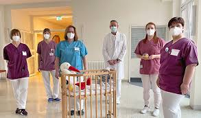 Elternschule vorbereitung für werdende mütter und väter auf die geburt und das leben mit einem kind. St Vincenz Geburtshilfe Fuhrend In Nrw Kgnw E V