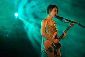 Carmen consoli fa visita a gloria de santis, la studentessa del liceo linguistico di osimo ricoverata a bologna. Carmen Consoli Rocker Intellettuale Dal Sapore Italiano