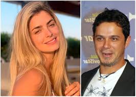 Artículos, fotos, videos, análisis y opinión sobre hijos cristina archivo de noticias en colombia y el mundo sobre hijos cristina hurtado. Hasta Alejandro Sanz Se Derrite Con La Belleza De Cristina Hurtado Las2orillas