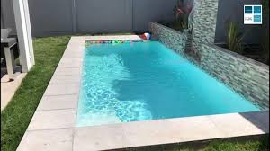 Piscina Con Muro Y Cascada De Agua Swimming Pool Architecture Pools Backyard Inground Pool Landscaping