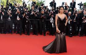 Salma Hayek S 50th Birthday And Age Defying Style Vogue See more ideas about fashion, afro punk fashion and julie taymor.