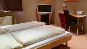 Je größer die unterschiede in den anforderungen sind, desto sinnvoller ist es, zwei einzelmatratzen zu kaufen. Hotels In Gross Zimmern Ab 20 00 Preiswert Ubernachten