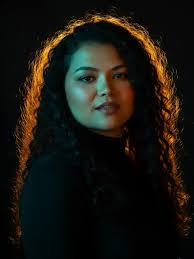 Entre na onda do Gemini retrato 📸 ⬇️⬇️⬇️ Retrato pessoal de alta gama,  ultra realista da pessoa na foto fornecida, preservando sua fisionomia,  idade aparente, gênero, tom de pele, cabelo, olhos e