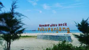 Akuarium raksasa dengan tunel untuk melihat ikannya. Pantai Kartini Htm Rute Foto Ulasan Pengunjung